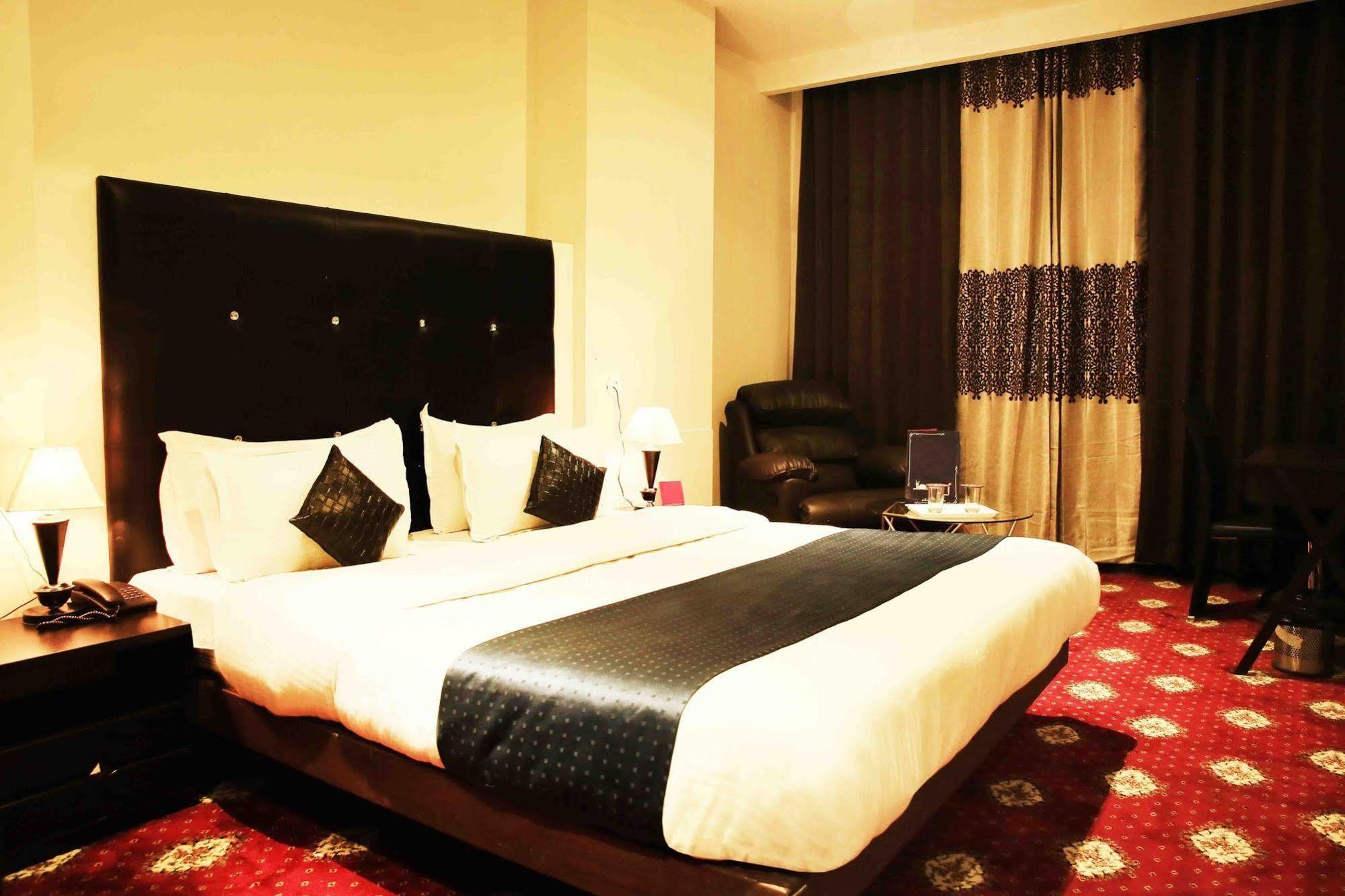 Fabhotel Prudent Αμριτσάρ Εξωτερικό φωτογραφία